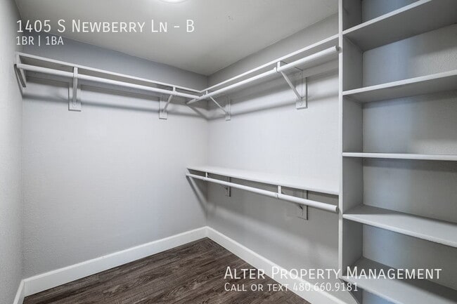 Building Photo - 1405 S Newberry Ln