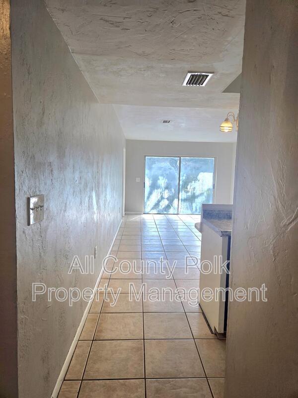 Building Photo - 709 Pineville Ln