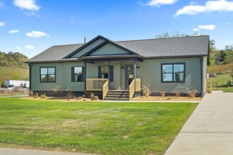 Building Photo - 105 Bishop Hollow Rd