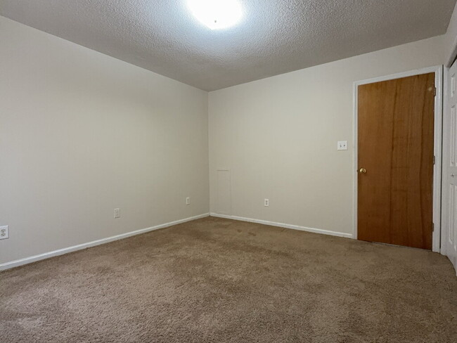 Building Photo - 996 W Pueblo Dr