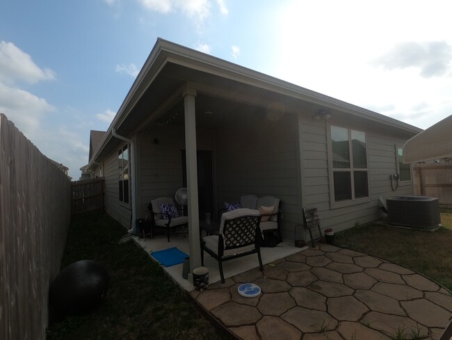 Building Photo - 835 Mineral Wells Ln