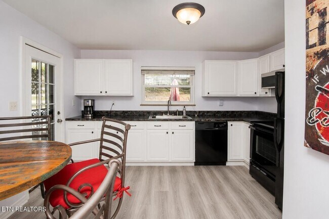 Building Photo - 3253 Buffat Mill Rd