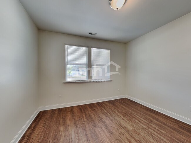 Building Photo - 124 Gregory Dr