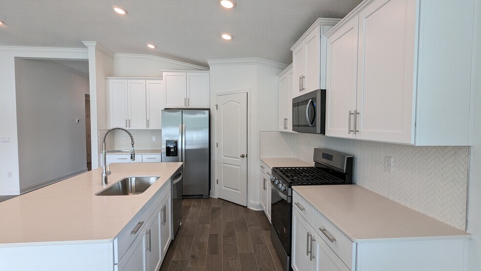Building Photo - 259 Zancara St