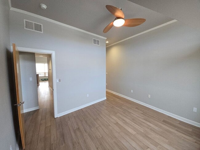 Building Photo - Charming Condo in Walkable Nob Hill – Comfort, Convenience & Peace of Mind