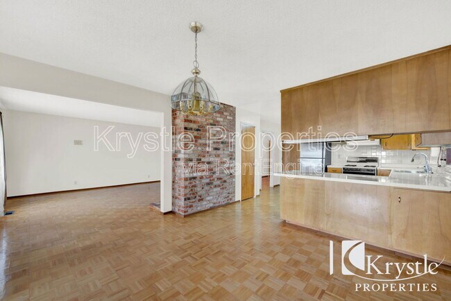 Building Photo - 949 N Camino Alto