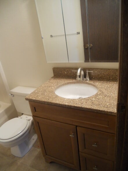 Building Photo - 1718 14th Ave W