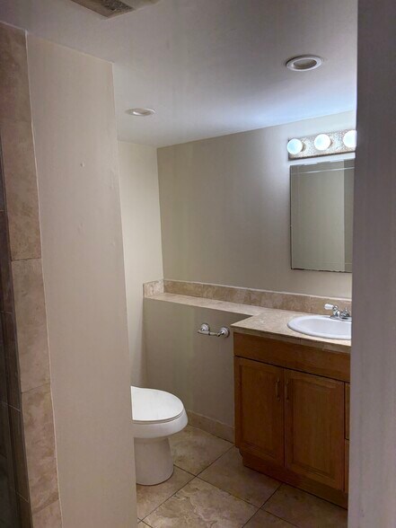 bathroom - 1509 Robert St