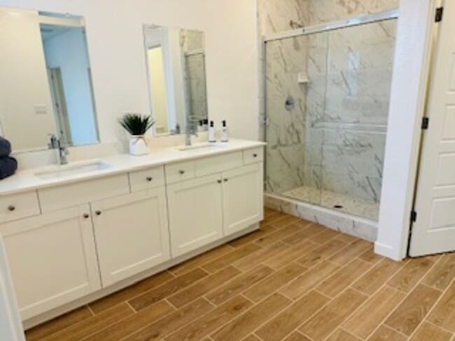 Building Photo - $500 Move In Bonus $2,650 Plum Tree 3 Bd + flex Home, Solar Panels & Battery, NEW Build - Clovis ...