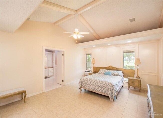 Building Photo - 36 Neuhaus Dr