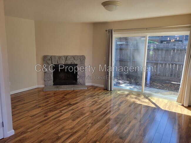 Building Photo - 1506 Parkway Dr