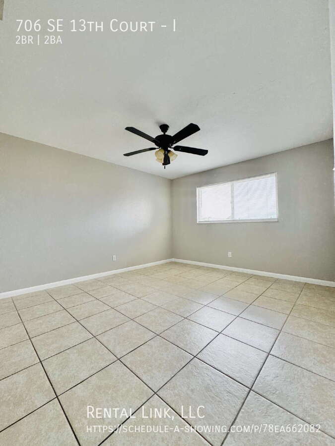 Building Photo - 706 SE 13th Ct