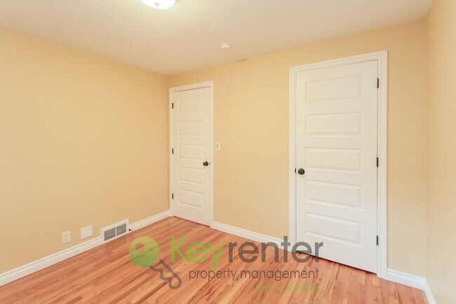 Building Photo - Stylish 4 Bedroom Steps from Shops, Cafes, and Parks