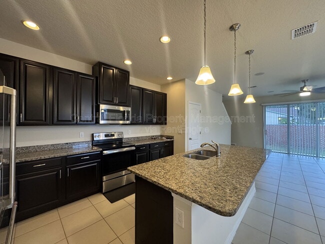 Building Photo - 590 Prospect Point