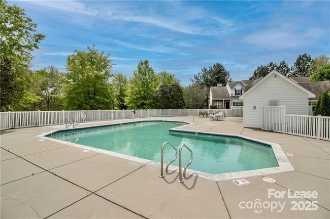 Building Photo - 137 Lynch Cir