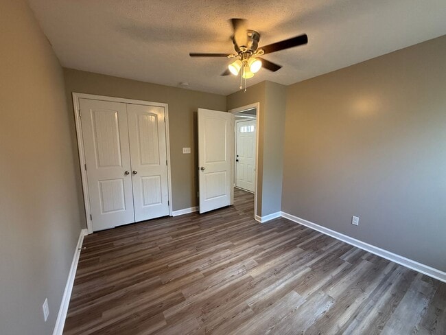 Building Photo - Absolutely Beautiful Home In Trenton Ky