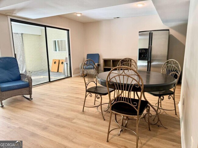 Building Photo - 37 Willow Glen NE