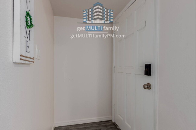 Building Photo - 515 W Pebble Beach Dr