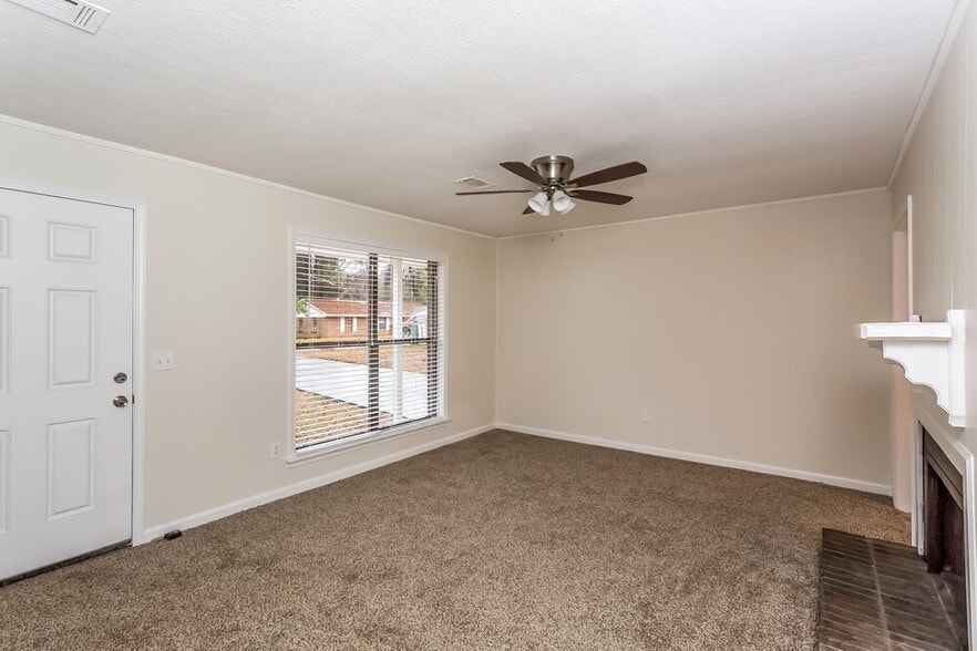 Building Photo - 5 Silverwood Dr