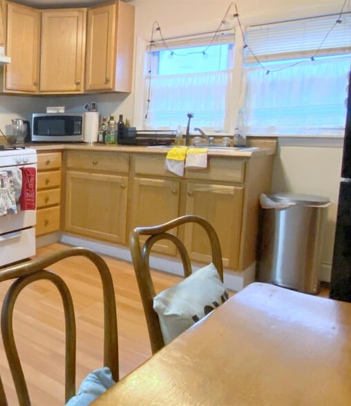 Building Photo - 392 Franklin St