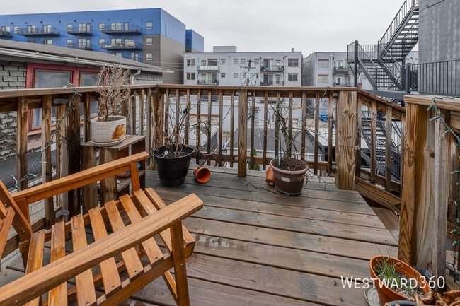 Building Photo - 1733 N Artesian-3