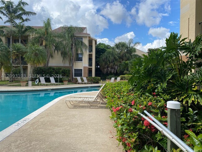 Building Photo - 9999 Summerbreeze Dr