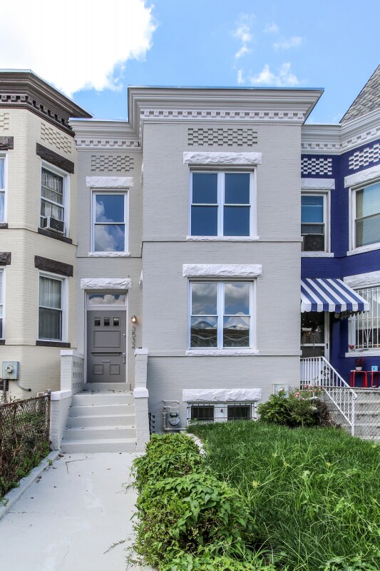 Primary Photo - Renovated Columbia Heights 3BD Rowhome wit...
