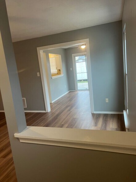 Building Photo - 202 Jennifer Dr