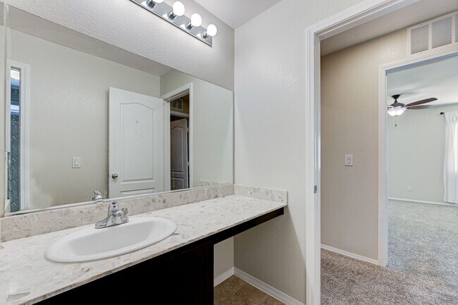 Building Photo - House For Rent! 4 beds, 3 baths Community ...