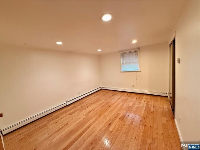 Building Photo - 12 Farview Terrace