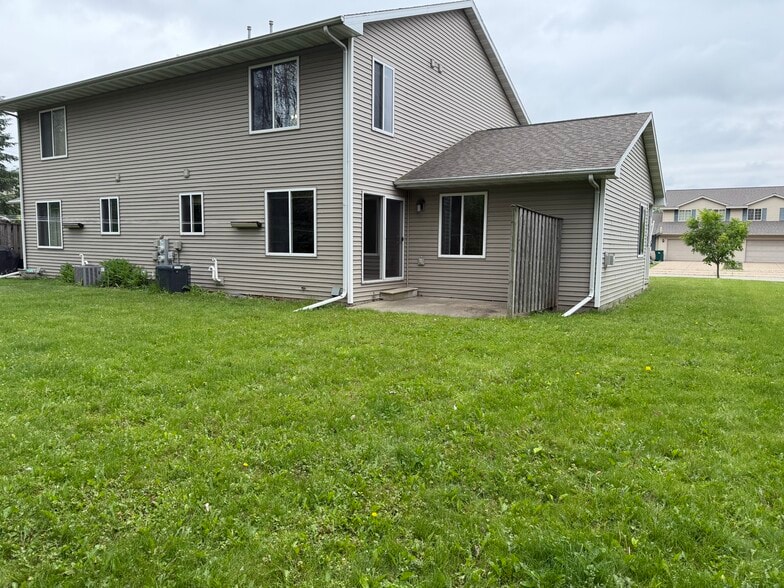 Building Photo - 288 Manette St