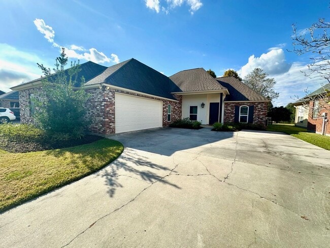 Primary Photo - 10723 Hillbrook Ave