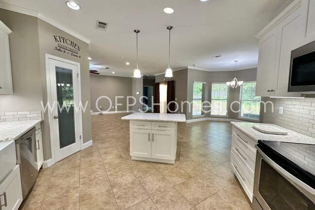 Building Photo - South Crestview 4/3 Available NOW!