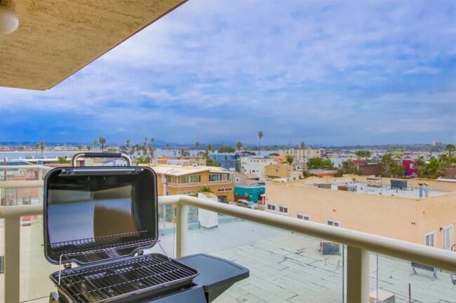 Building Photo - 725 Redondo Ct