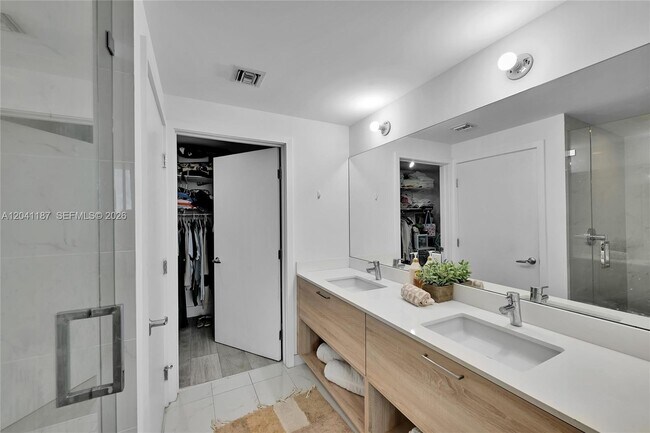 Building Photo - 16385 Biscayne Blvd