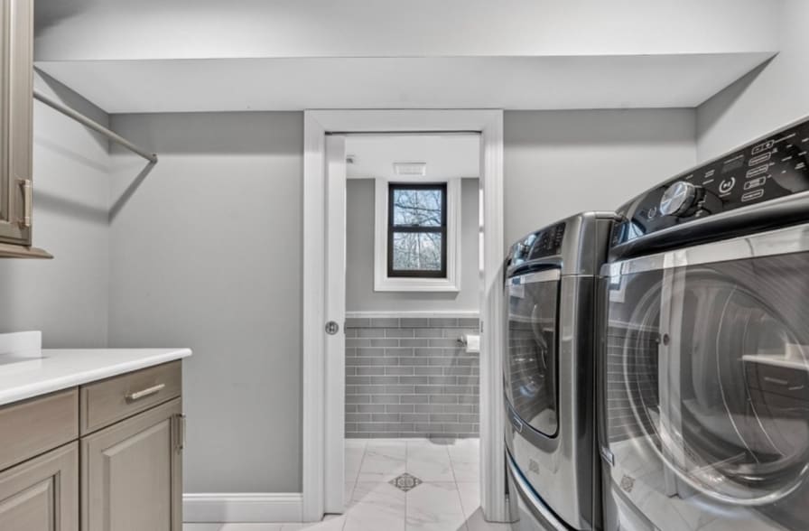 Building Photo - 2289 Brookside Dr