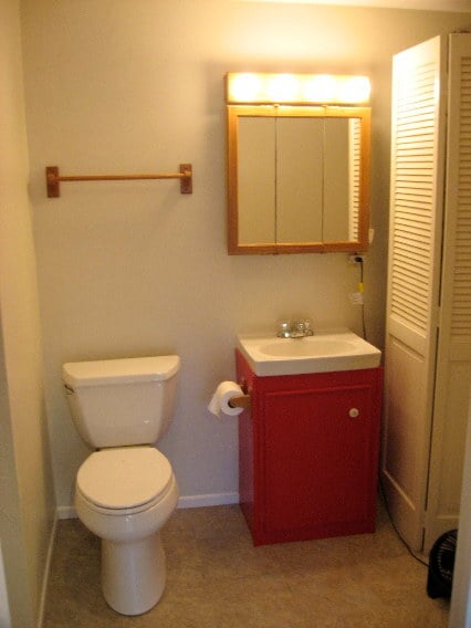 bath w/ shower - 3506 Columbia St