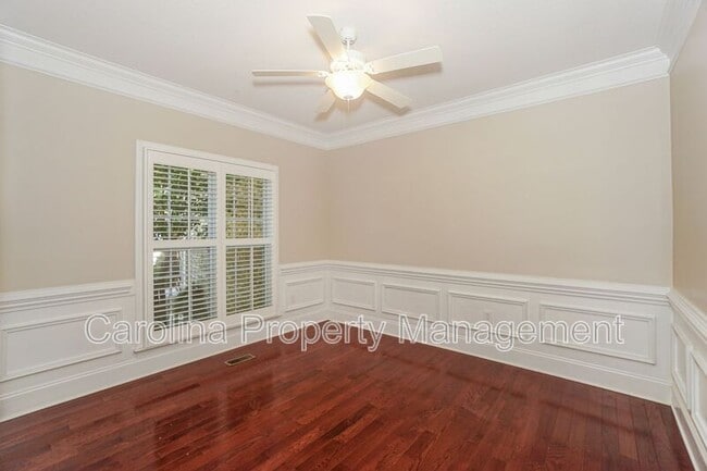 Building Photo - 181 Streamside Pl