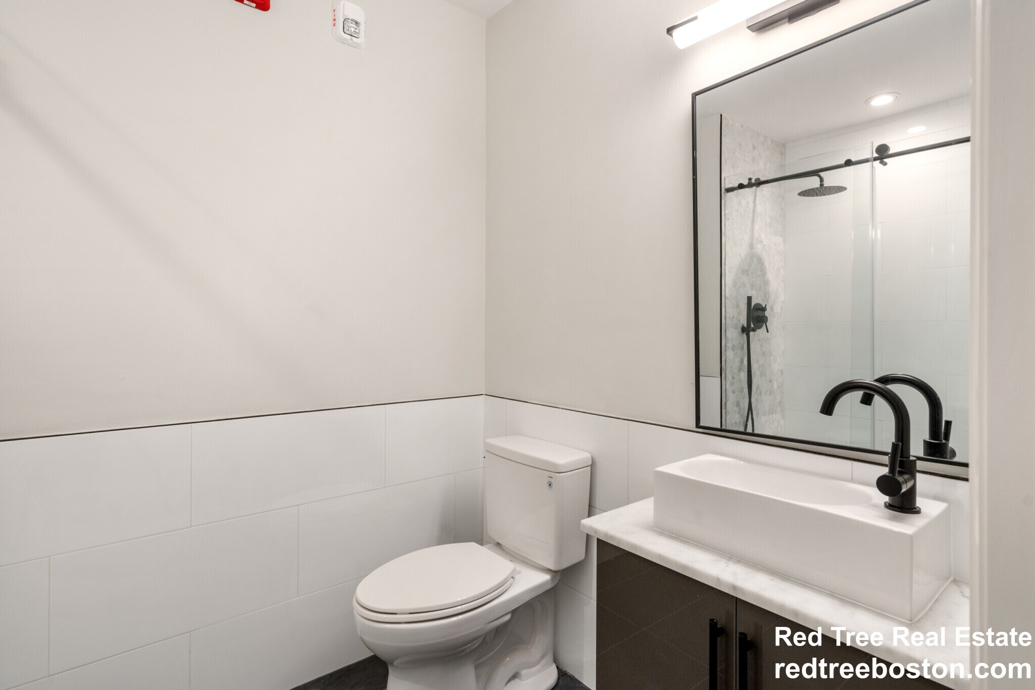 Building Photo - 142 Pleasant St