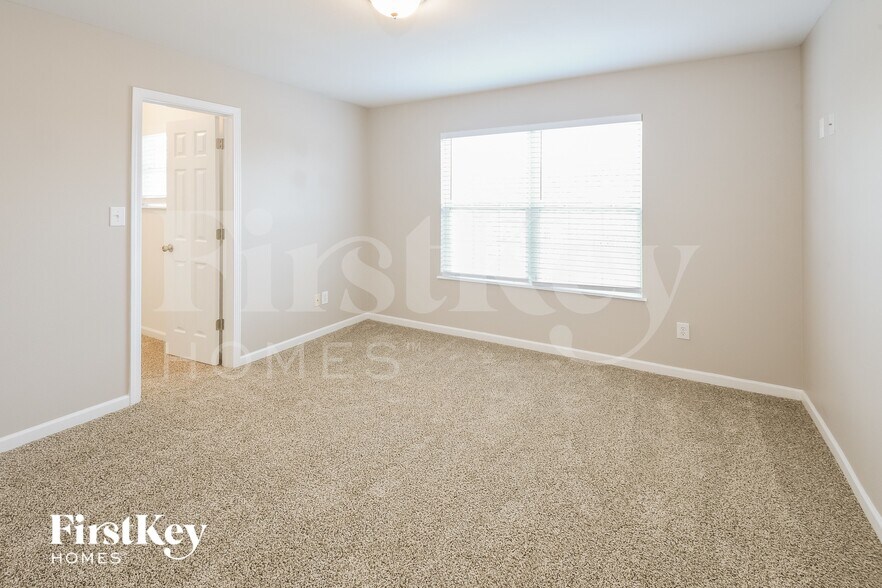 Building Photo - 2334 Layton Park Dr