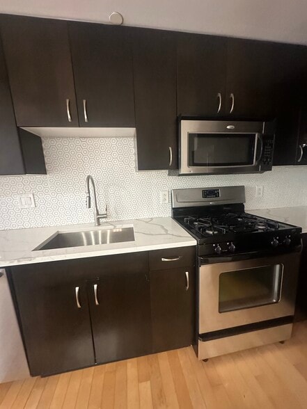Oven / microwave / sink. - 440 L St NW