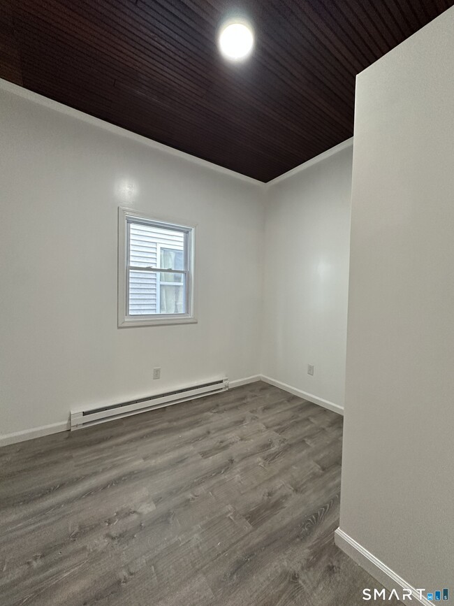 Building Photo - 48 Hunters Ave