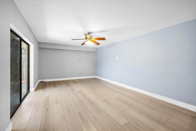 Building Photo - 624 6th Way
