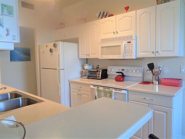 Building Photo - NEW PRICE! Venice Island 3BR/2BA 3rd Floor End Unit Condo