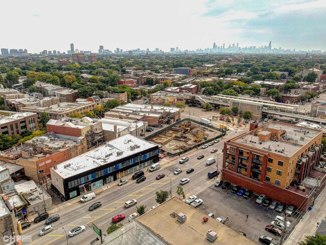 Building Photo - 4731 N Western Ave