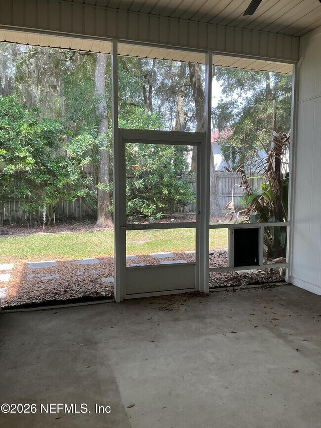 Building Photo - 12335 Vine Maple Way
