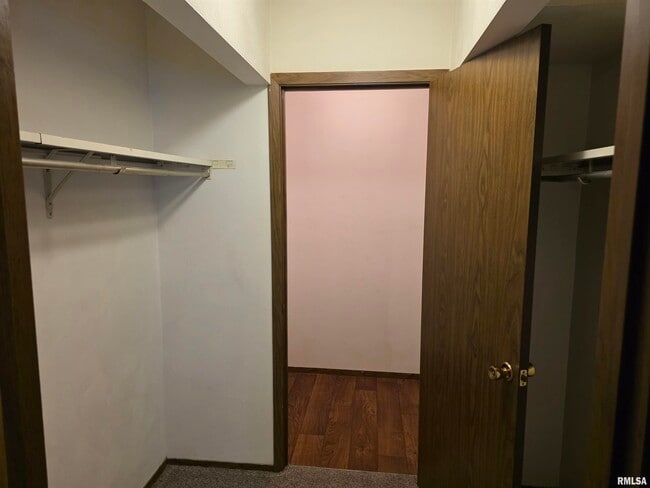Building Photo - 1300 W Jeth Ct