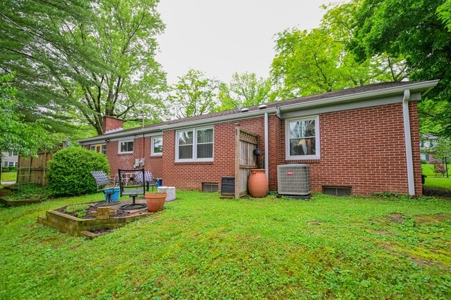 Building Photo - 50 Eden Pl