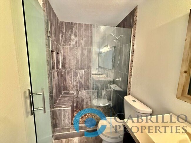 Building Photo - 2828 Famosa Blvd