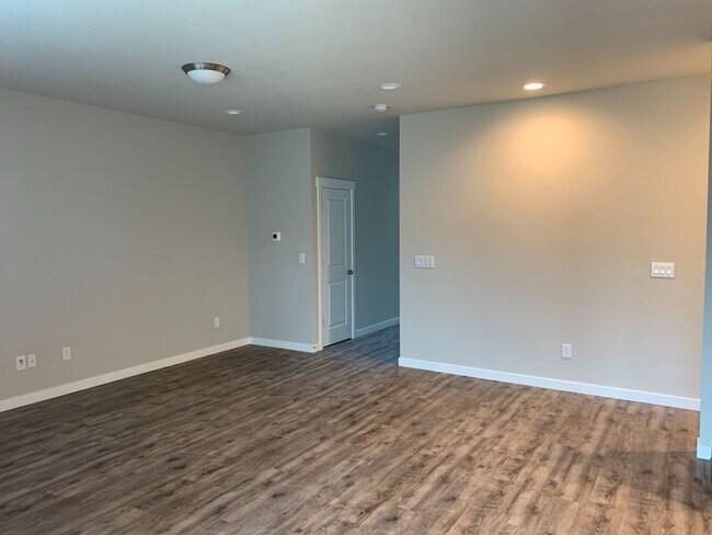 Building Photo - COMING SOON END OF FEB Salmon Creek Legacy Estates....  Front yard care provided - EZ 1/5 & 205 a...